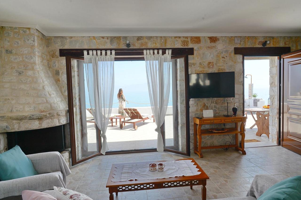 Antorina Beachfront Villas With Private Pools Kamari  外观 照片