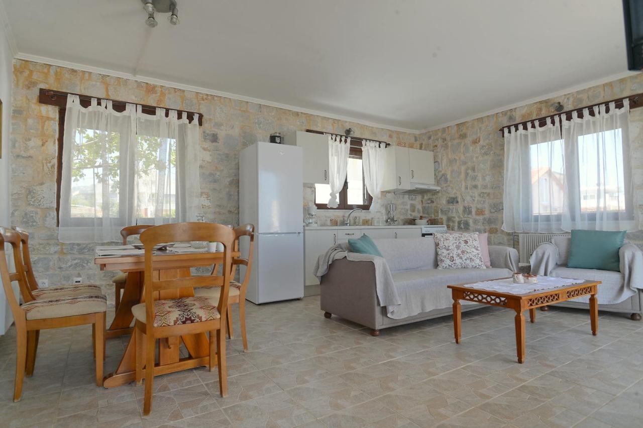 Antorina Beachfront Villas With Private Pools Kamari  外观 照片
