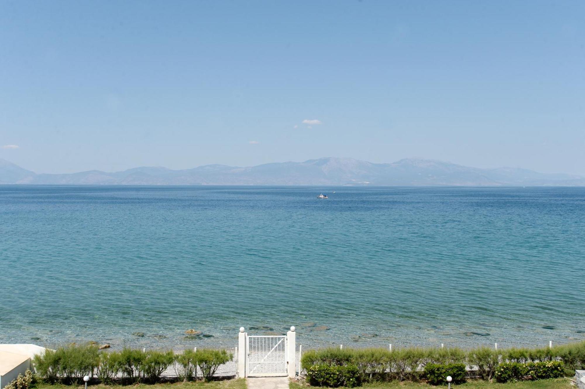 Antorina Beachfront Villas With Private Pools Kamari  外观 照片