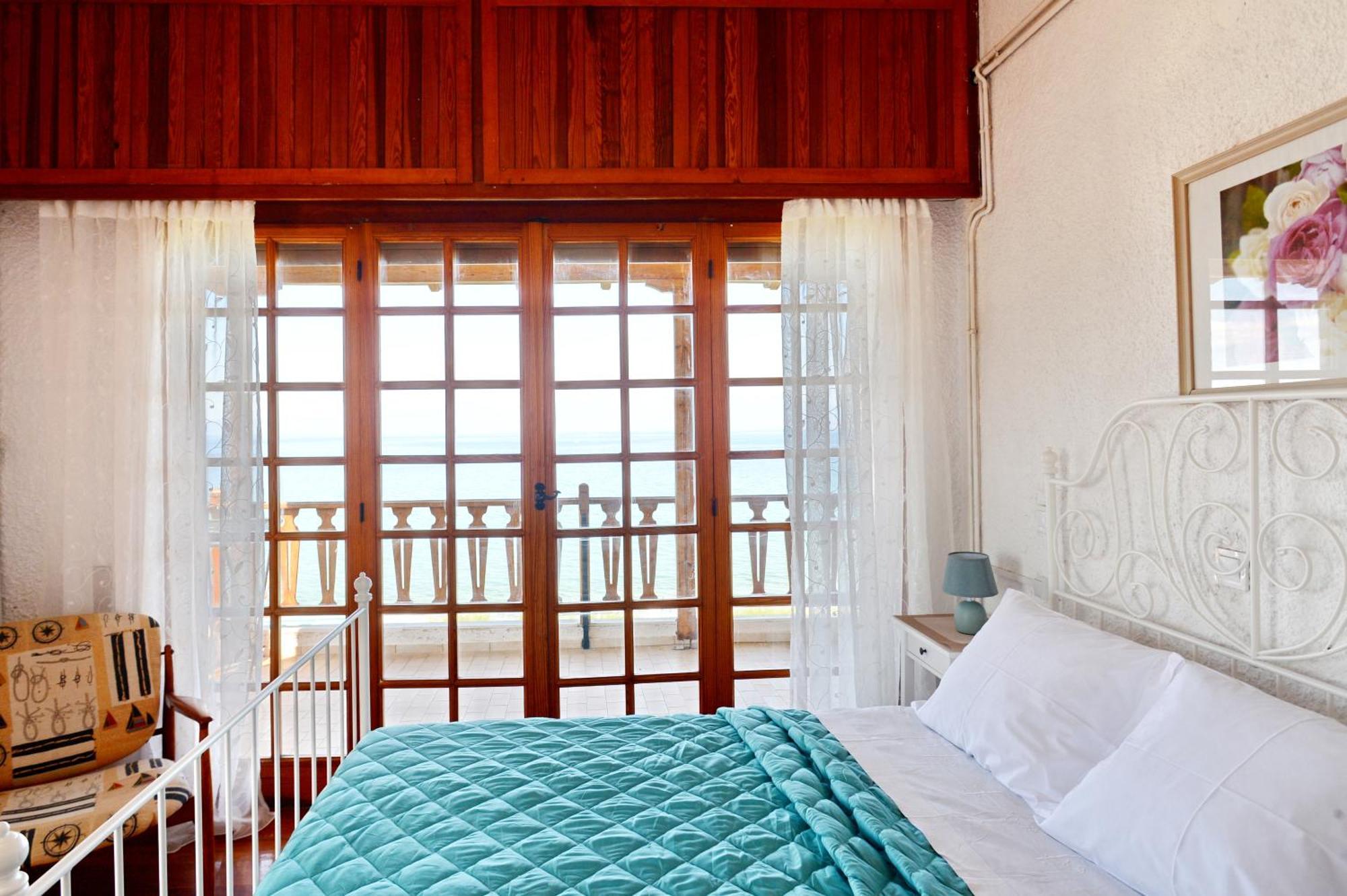 Antorina Beachfront Villas With Private Pools Kamari  外观 照片