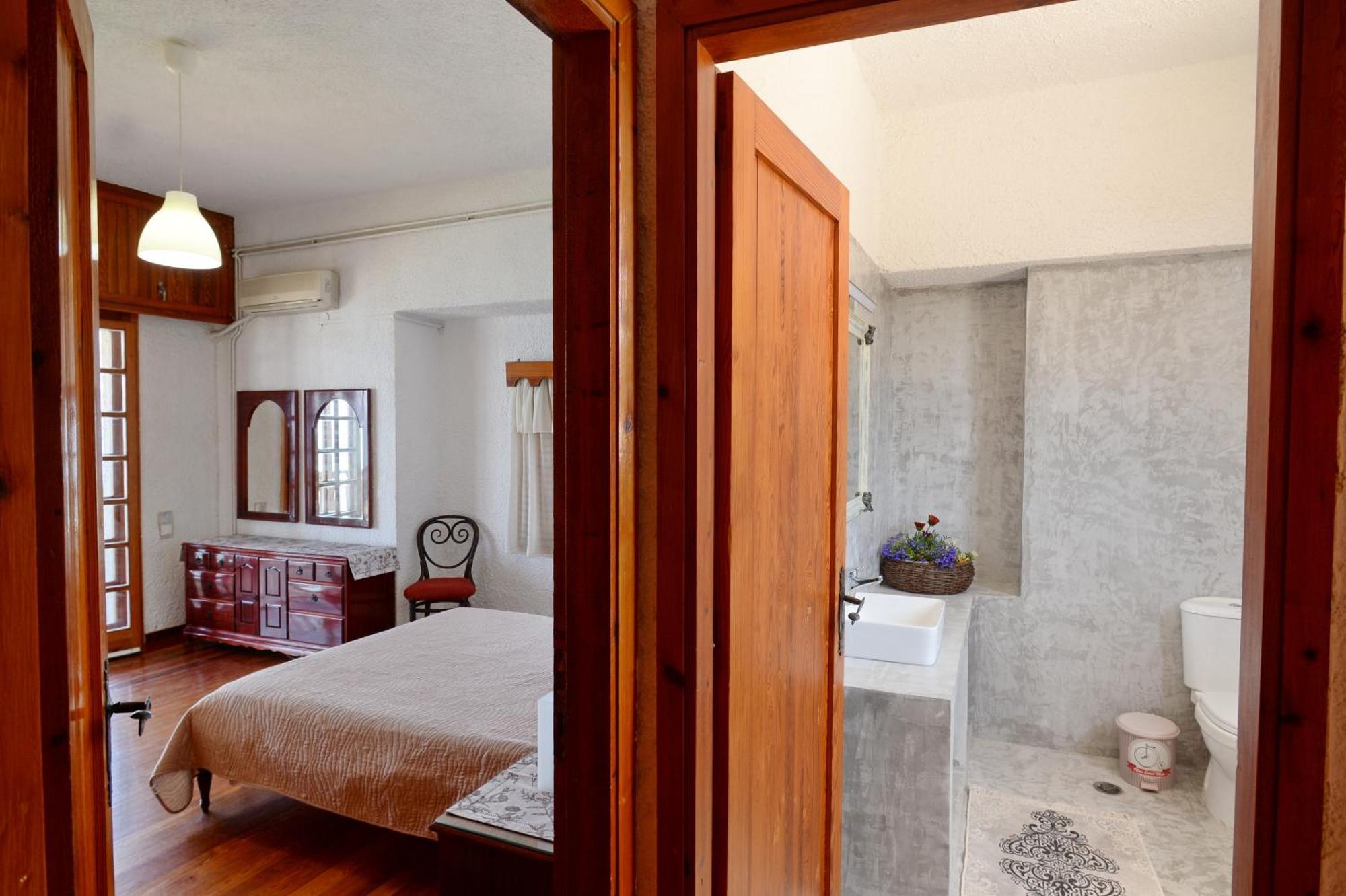 Antorina Beachfront Villas With Private Pools Kamari  外观 照片