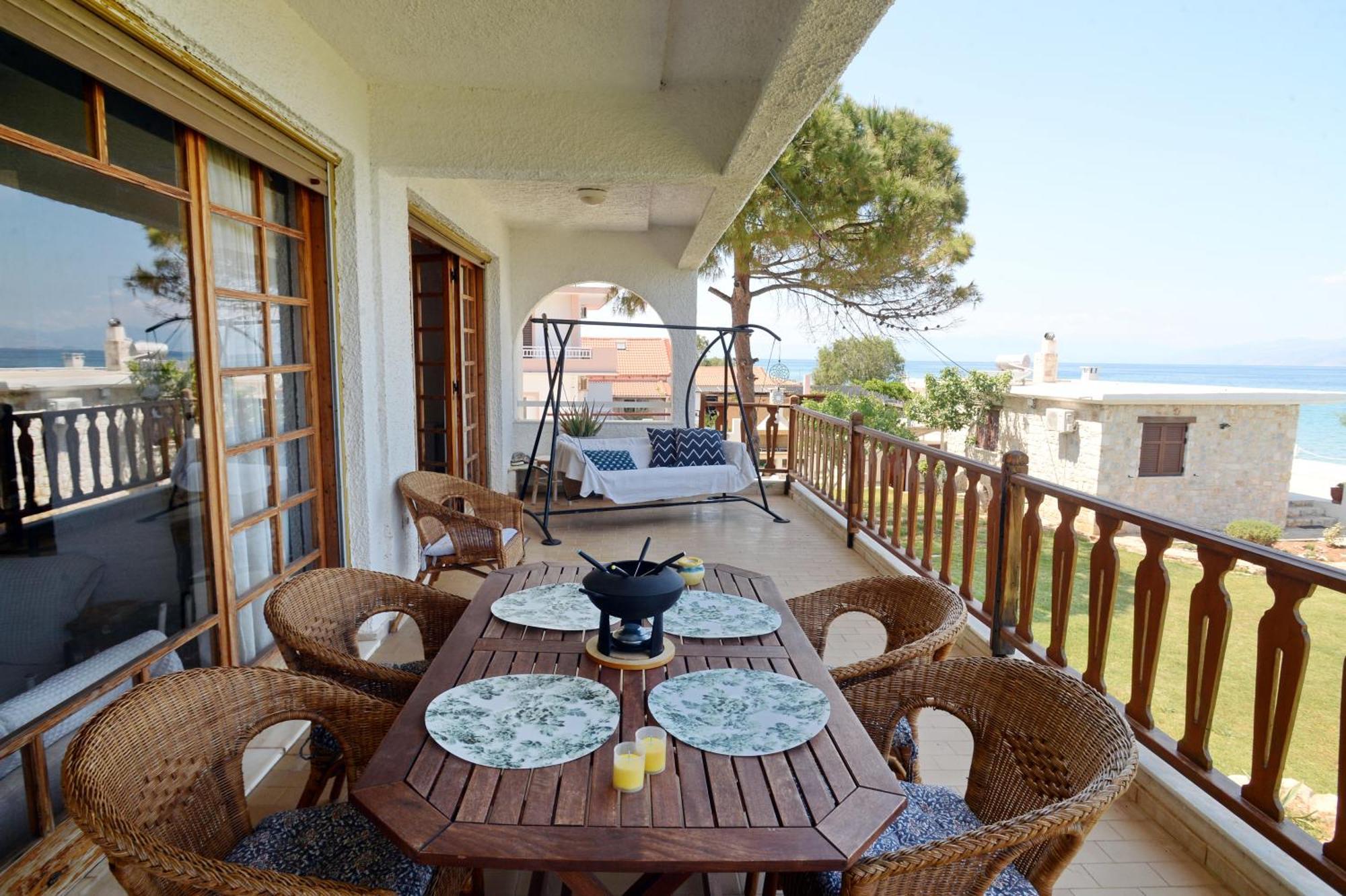 Antorina Beachfront Villas With Private Pools Kamari  外观 照片