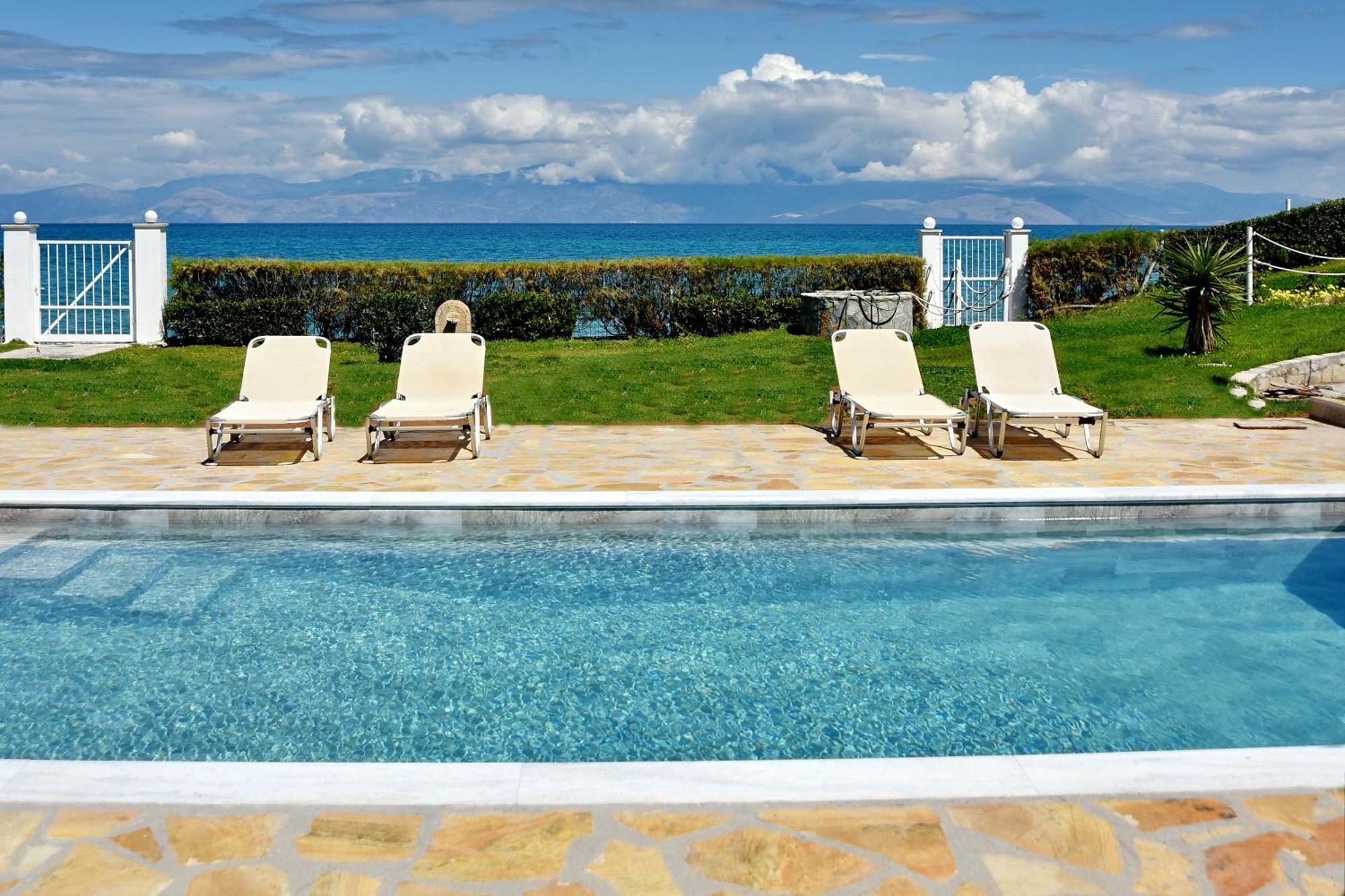 Antorina Beachfront Villas With Private Pools Kamari  外观 照片